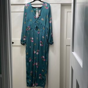 XL Abercrombie & Fitch jumpsuit with keyhole cutout. Green with floral print.